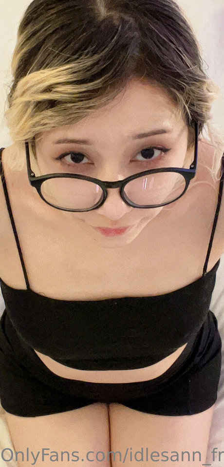 idlesann free naked model images