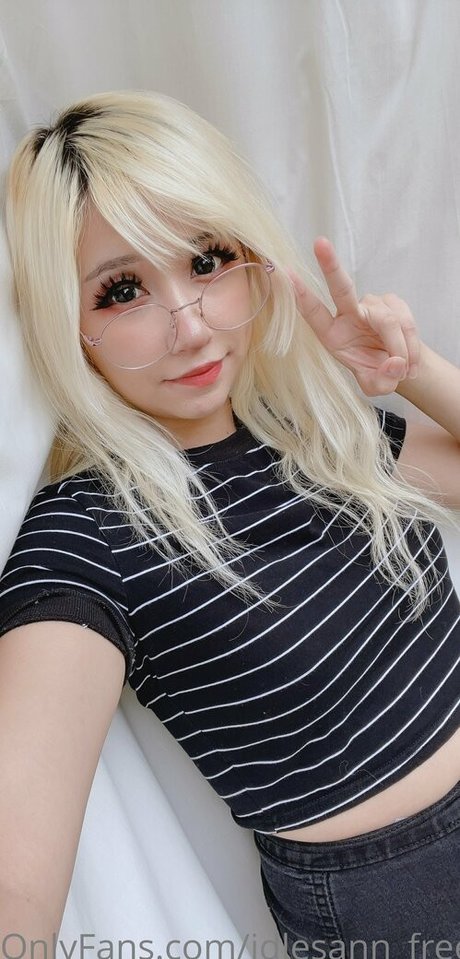 idlesann free naked pornstar photos