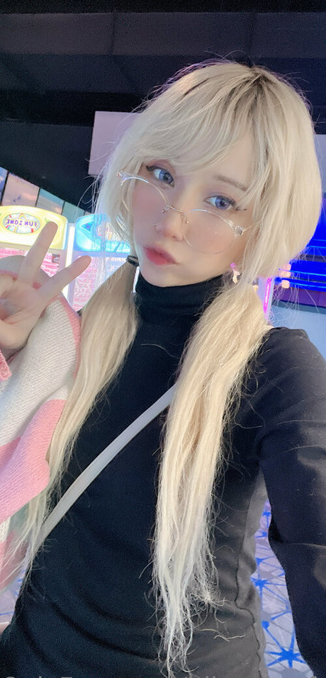 idlesann free erotic star gallery