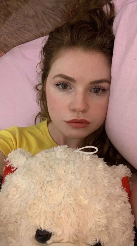 freckle fox naked star photos