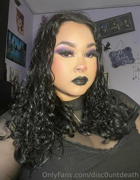 disc0untdeath adult model pic