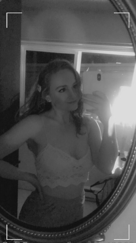 ivypearl42069 porn model picture