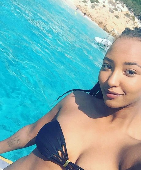 Naomi Schiff star nice photo