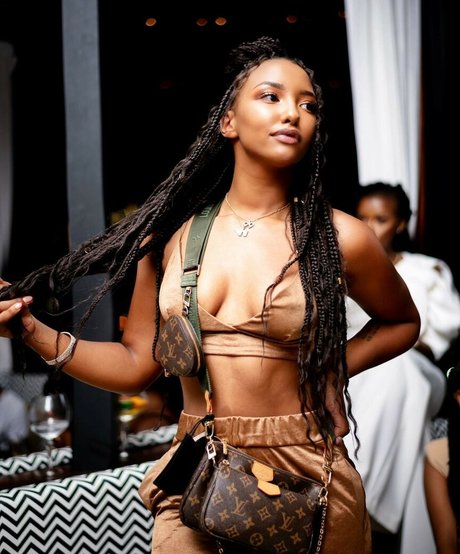 Naomi Schiff model free archive