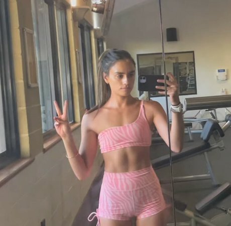 Imogen Russell naked model archive