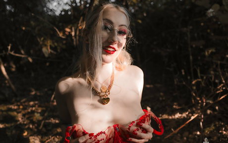 laceandleashes art model gallery