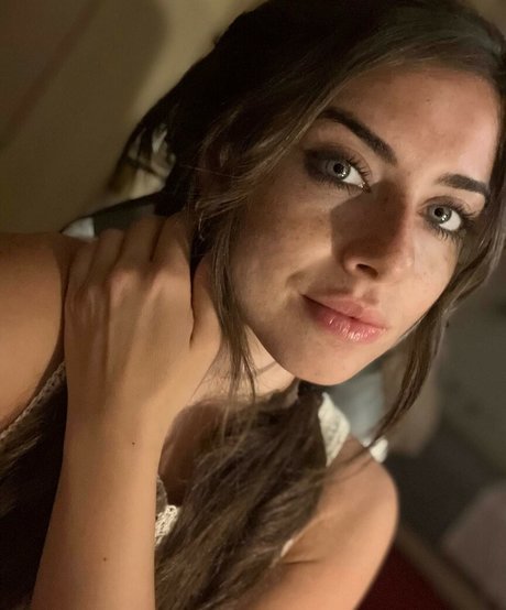 IlaMos ASMR model exclusive image