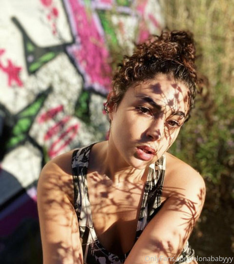 elonababyy naked model photos