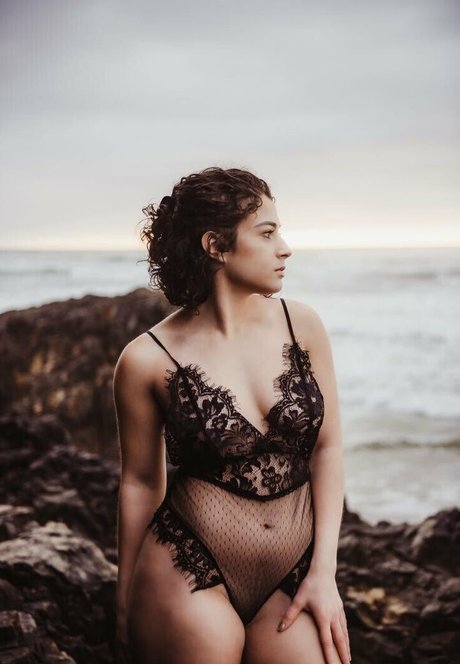 elonababyy model erotic picture