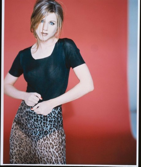 Jennifer Aniston model hot image