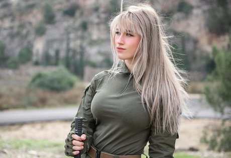 Girls With Guns hot model gallery