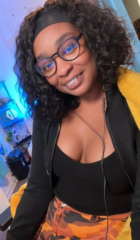 DefinedByKy model naked galleries