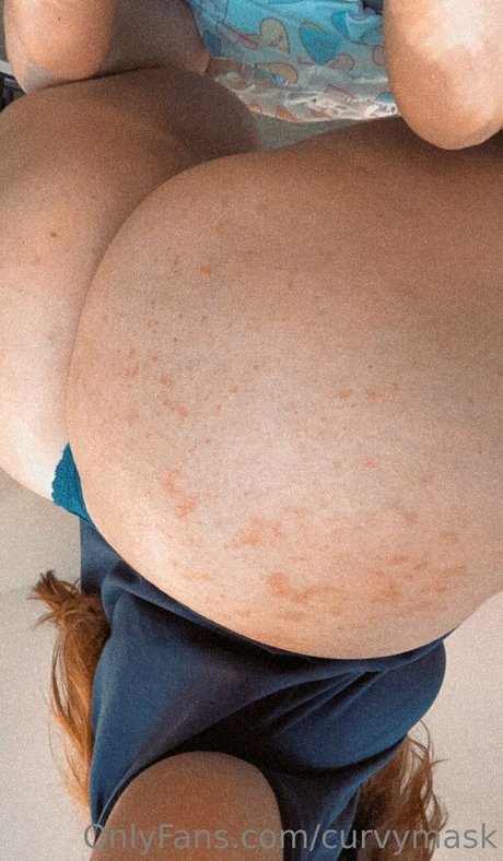 curvymask star nude photo