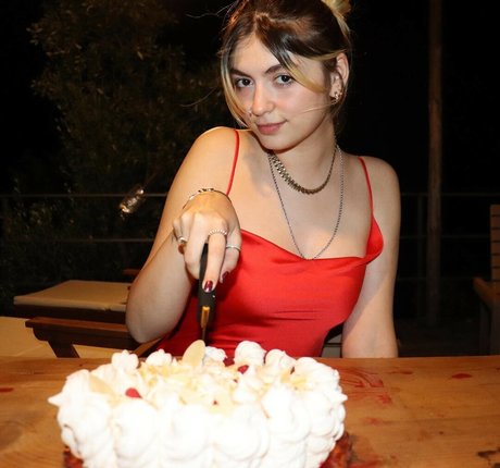 Ayca Tilki hd actress images