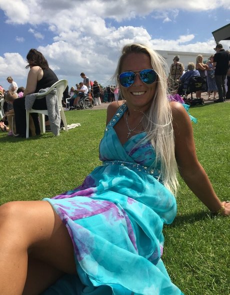 ukhotwifecouple actress images