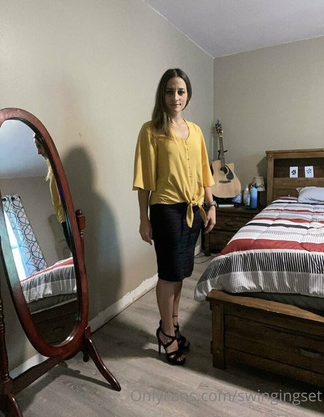 swingingset naked model photos