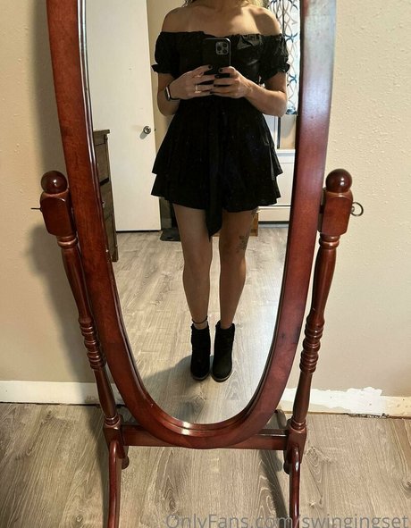 swingingset nudes star pic