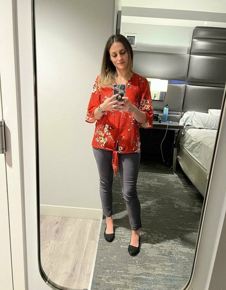 swingingset pretty pornstar photo