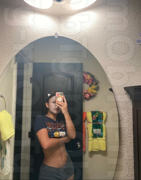 Chellchee model exclusive pic