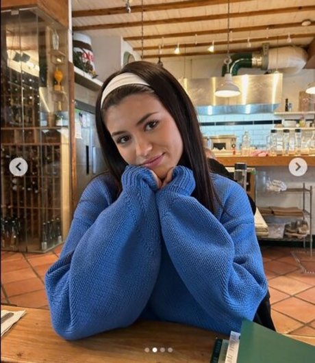 Ava Rose Beaune adult model images