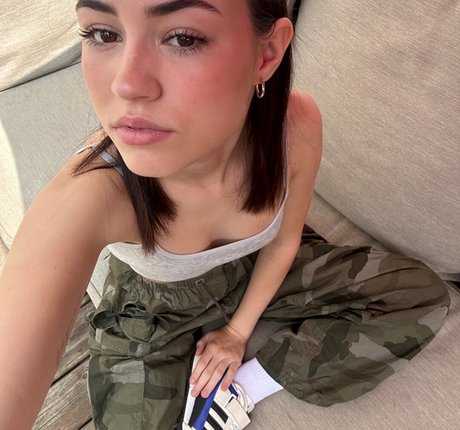 Ava Rose Beaune model high quality images