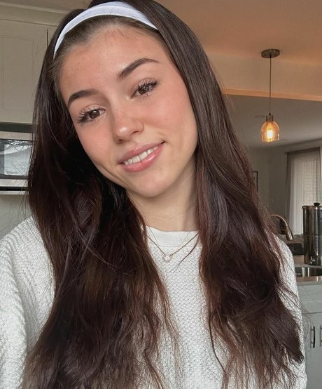 Ava Rose Beaune pretty actress gallery