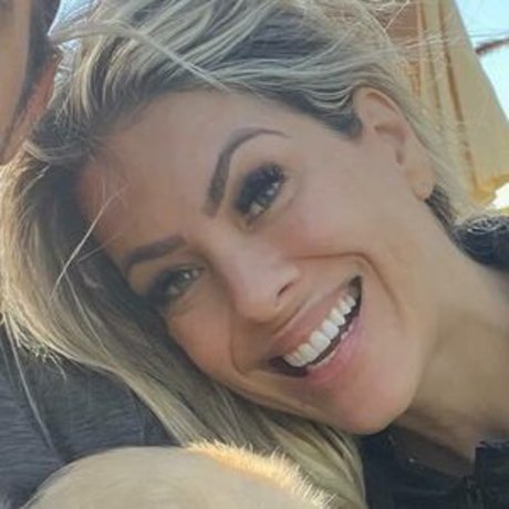 Renata Fan star pictures