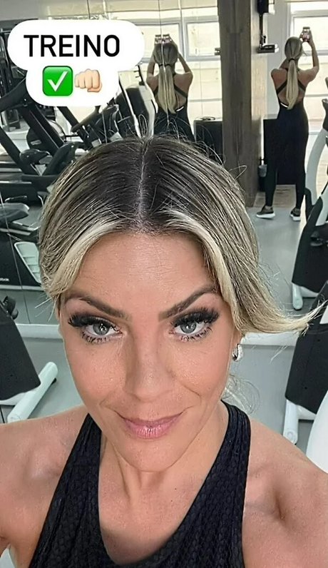 Renata Fan model perfect pic