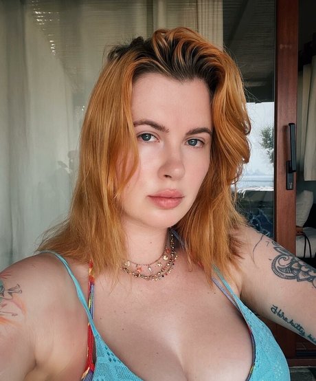 Ireland Baldwin exclusive model image