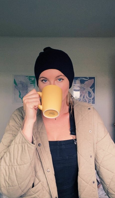 Ireland Baldwin porn model img