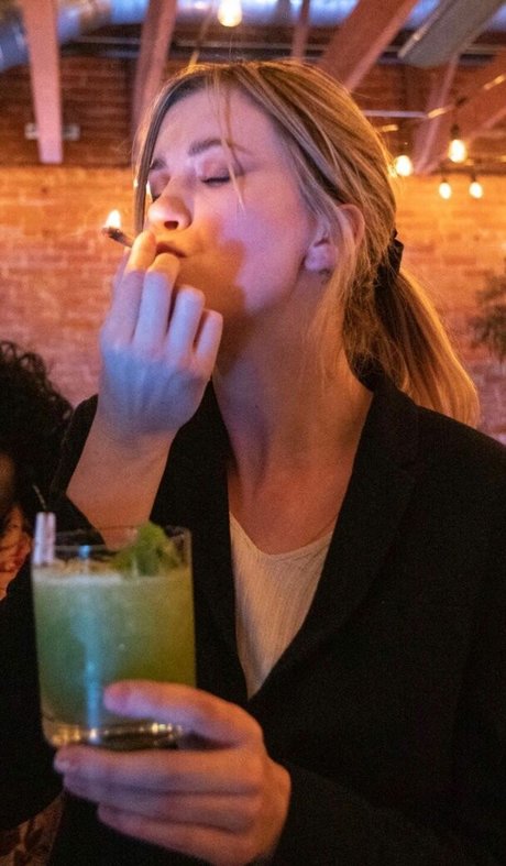 Ireland Baldwin Profile pic