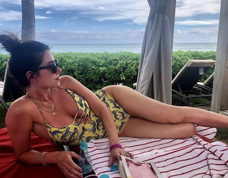 Jewel Staite star erotic archive