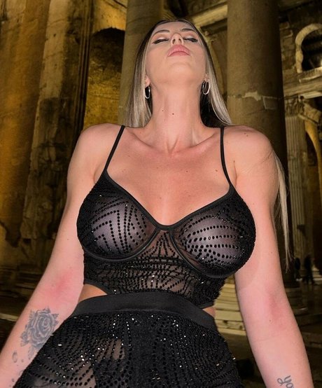 busty milf onlyfans sexy naked pictures