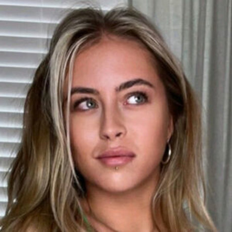 Chantelle Warnock naked pornstar pics