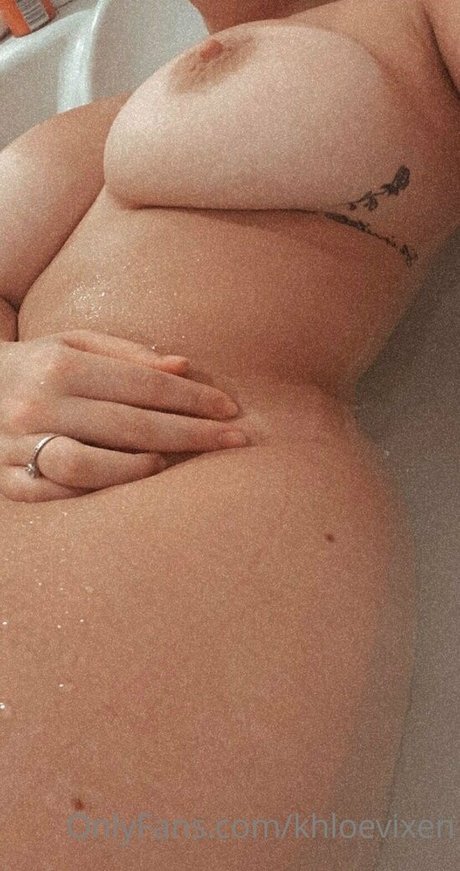 khloekellyxo hot actress photo