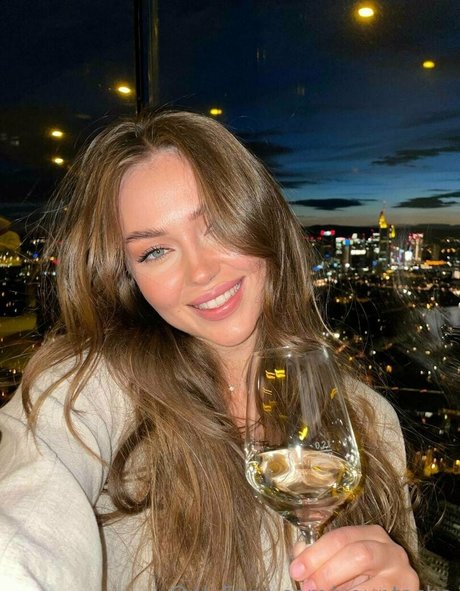 nerdy teen onlyfans hot picture