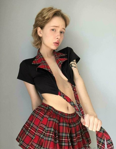 tiny tyan model nude photo