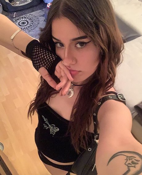 girlfrmthemoon222 beautiful pornstar gallery