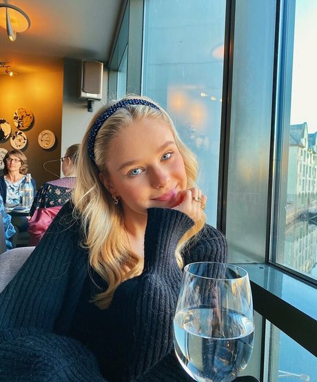 Helena Farstad hot model pics