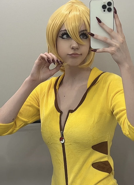 emiki28 erotic pornstar img