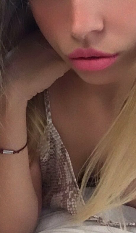 anngianine nice model photo