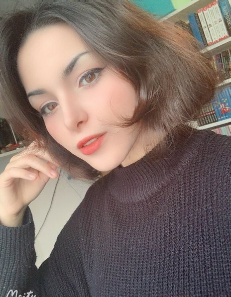 Annju Chan beautiful star pictures