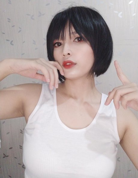 Rue cosplayer top star image