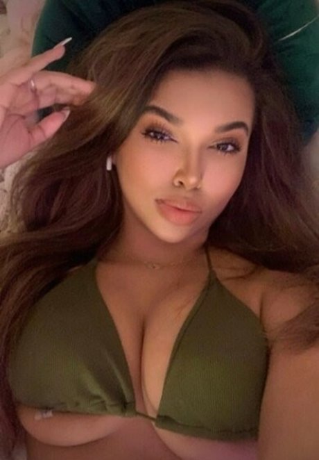 sexy brunette onlyfans free naked galleries