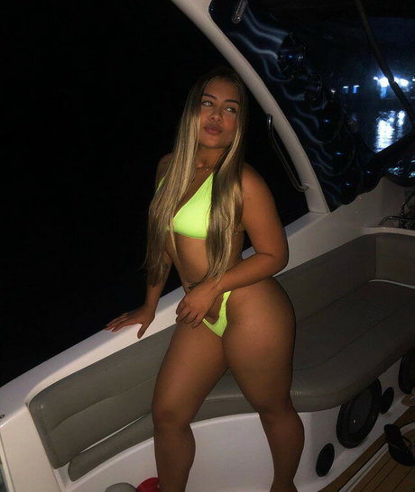 Ana Caroline pornstar naked pic