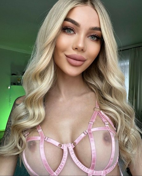 Iammery nude pornstar pictures