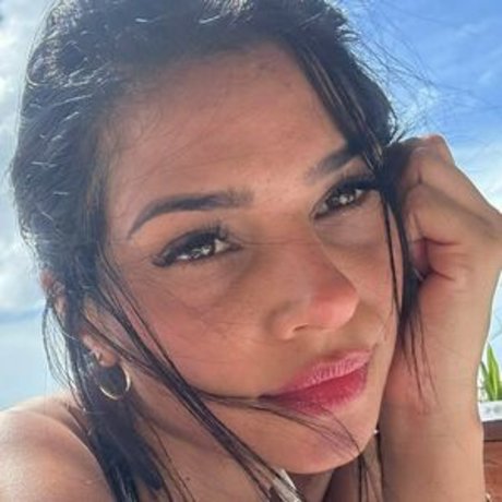 skinny blonde onlyfans pornographic image