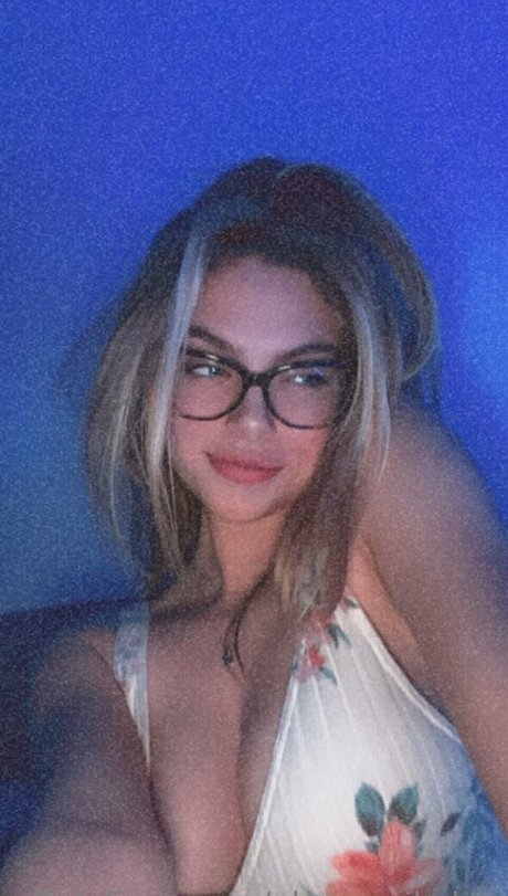 alannanikolee star nude picture