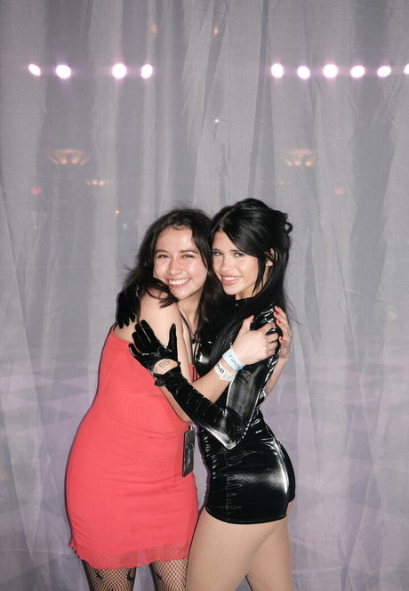 Nessa Barrett model pornographic images