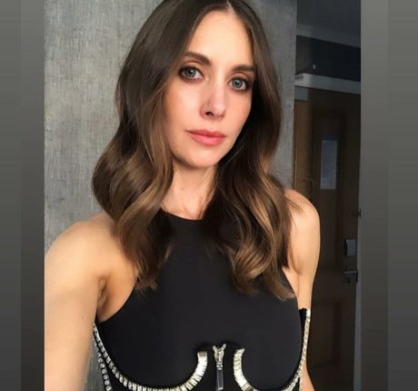Alison Brie nude actress gallery